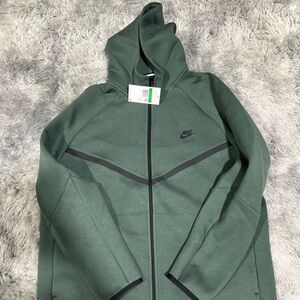 Nike Men's Green Zip-Up Jacket
